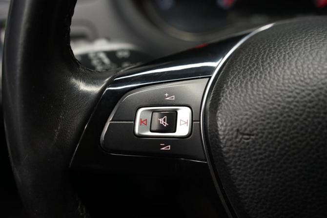 Volkswagen Polo V Рестайлинг с пробегом 2018 года, цена 1 299 000 рублей, 130550 км, седан, Автокод Объявления
