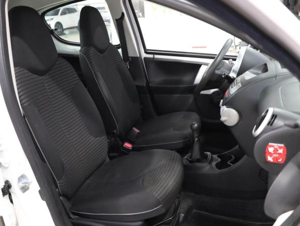 Peugeot 107 I Рестайлинг 2 с пробегом 2013 года, цена 649 000 рублей, 75185 км, хэтчбек, Автокод Объявления