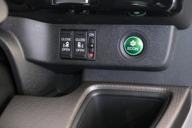 Honda Stepwgn V Рестайлинг с пробегом 2019 года, цена 2 249 000 рублей, 78000 км, минивэн, Автокод Объявления