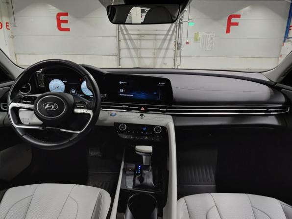 Hyundai Elantra VII (CN7) с пробегом 2022 года, цена 2 350 000 рублей, 41285 км, седан, Автокод Объявления