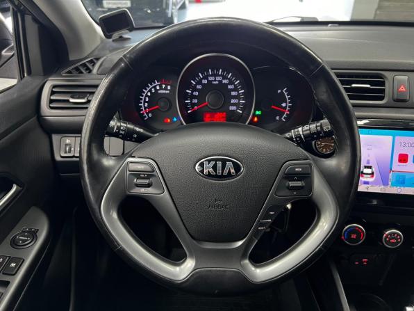Kia Rio III Рестайлинг с пробегом 2017 года, цена 1 319 000 рублей, 41453 км, хэтчбек, Автокод Объявления