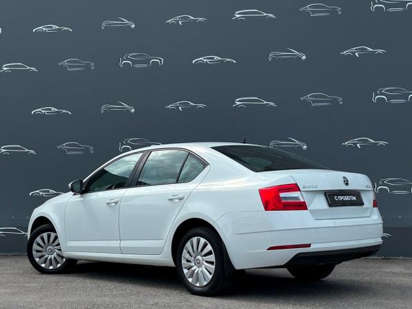 Skoda Octavia III (A7) Рестайлинг с пробегом 2018 года, цена 998 600 рублей, 324119 км, лифтбек, Автокод Объявления