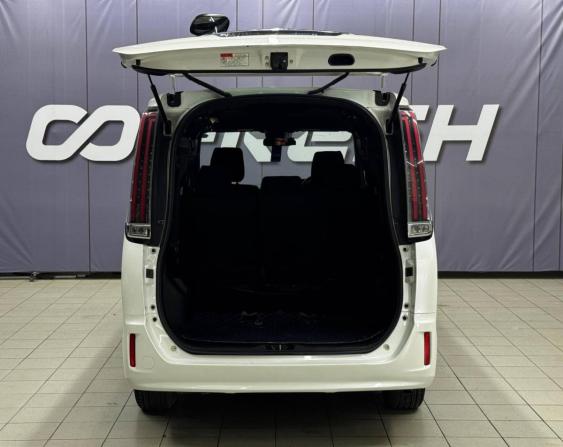Toyota Noah III (R80) Рестайлинг с пробегом 2017 года, цена 1 949 000 рублей, 162000 км, минивэн, Автокод Объявления
