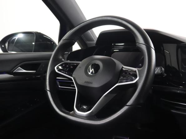 Volkswagen Golf VIII с пробегом 2021 года, цена 3 050 000 рублей, 45933 км, хэтчбек, Автокод Объявления