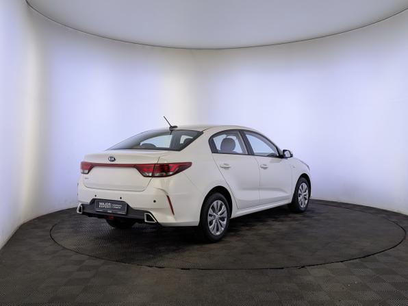 Kia Rio IV Рестайлинг с пробегом 2021 года, цена 1 595 000 рублей, 79614 км, седан, Автокод Объявления