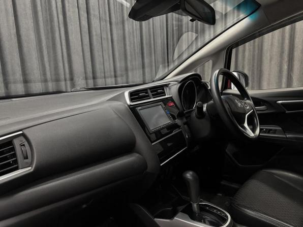 Honda Fit III с пробегом 2016 года, цена 970 000 рублей, 124000 км, хэтчбек, Автокод Объявления