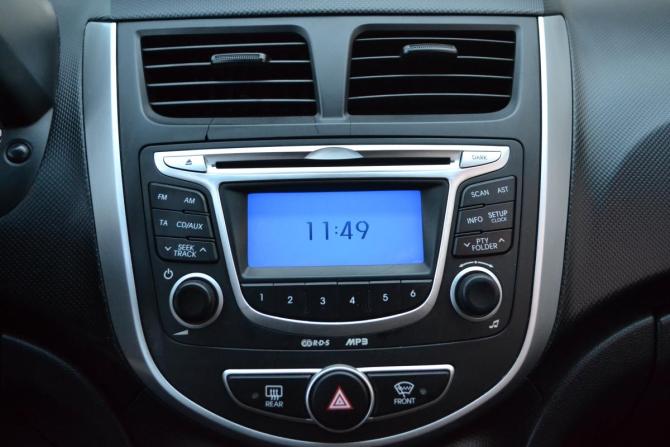 Hyundai Solaris I с пробегом 2012 года, цена 690 000 рублей, 221000 км, хэтчбек, Автокод Объявления