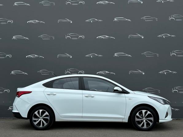 Hyundai Solaris II с пробегом 2020 года, цена 1 247 800 рублей, 92228 км, седан, Автокод Объявления