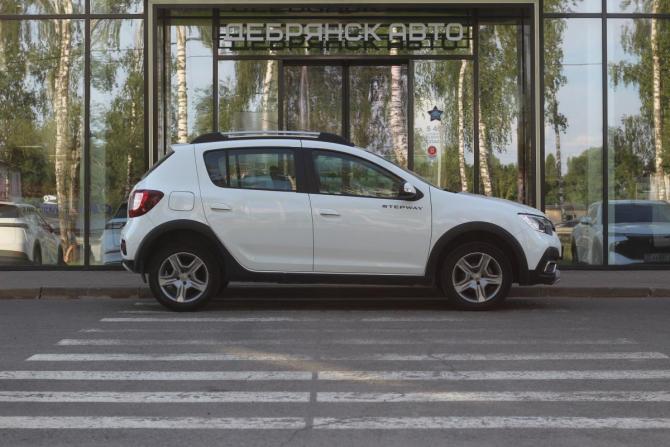 Renault Sandero II Рестайлинг с пробегом 2022 года, цена 1 410 000 рублей, 47047 км, хэтчбек, Автокод Объявления