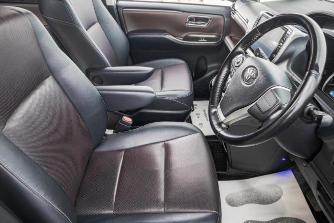 Toyota Esquire I с пробегом 2015 года, цена 2 159 000 рублей, 104000 км, минивэн, Автокод Объявления