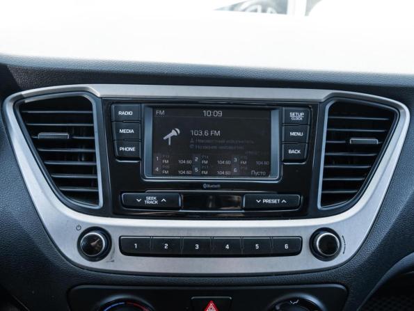 Hyundai Solaris II с пробегом 2018 года, цена 1 278 000 рублей, 89242 км, седан, Автокод Объявления