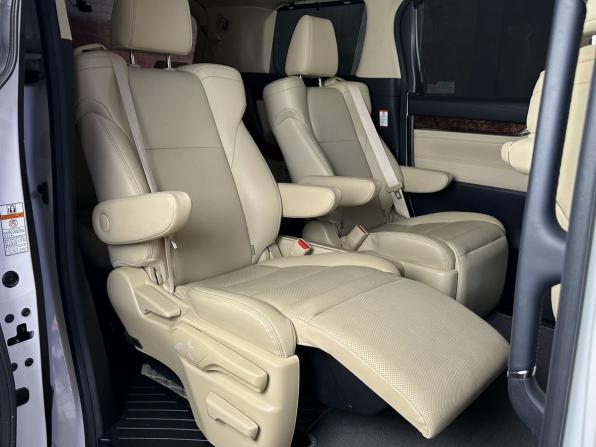 Toyota Alphard III Рестайлинг с пробегом 2021 года, цена 5 199 000 рублей, 55316 км, минивэн, Автокод Объявления