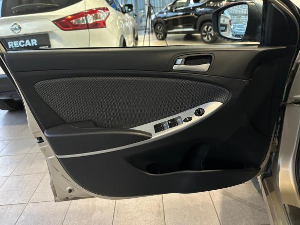 Hyundai Solaris I с пробегом 2013 года, цена 740 000 рублей, 175900 км, хэтчбек, Автокод Объявления