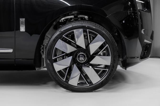 Новый Rolls-Royce Cullinan I Рестайлинг 2025 года, цена 70 196 400 рублей, внедорожник, Автокод Объявления