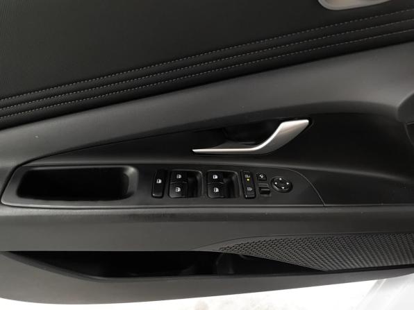 Hyundai Elantra VII (CN7) Рестайлинг с пробегом 2023 года, цена 1 919 000 рублей, 53106 км, седан, Автокод Объявления