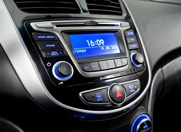 Hyundai Solaris I Рестайлинг с пробегом 2015 года, цена 1 149 000 рублей, 121063 км, хэтчбек, Автокод Объявления