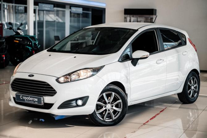 Ford Fiesta Mk6 Рестайлинг с пробегом 2018 года, цена 960 000 рублей, 90700 км, хэтчбек, Автокод Объявления