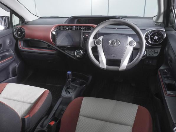 Toyota Aqua I Рестайлинг с пробегом 2015 года, цена 1 089 000 рублей, 150552 км, хэтчбек, Автокод Объявления
