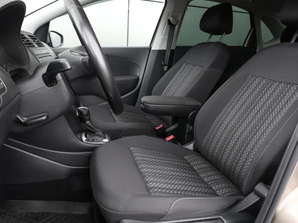 Volkswagen Polo V Рестайлинг с пробегом 2017 года, цена 1 349 000 рублей, 132940 км, седан, Автокод Объявления