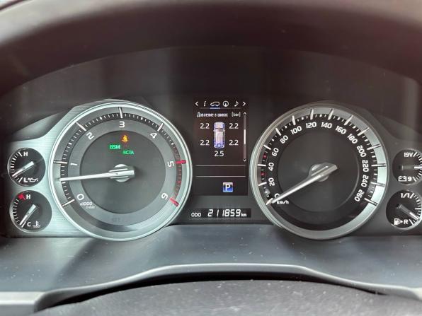 Toyota Land Cruiser 200 Series Рестайлинг 2 с пробегом 2018 года, цена 5 850 000 рублей, 211040 км, внедорожник, Автокод Объявления