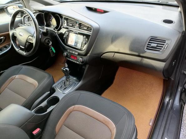 Kia Ceed II Рестайлинг с пробегом 2018 года, цена 1 279 000 рублей, 117000 км, хэтчбек, Автокод Объявления