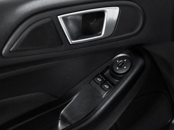 Ford Fiesta Mk6 Рестайлинг с пробегом 2017 года, цена 785 000 рублей, 92959 км, хэтчбек, Автокод Объявления