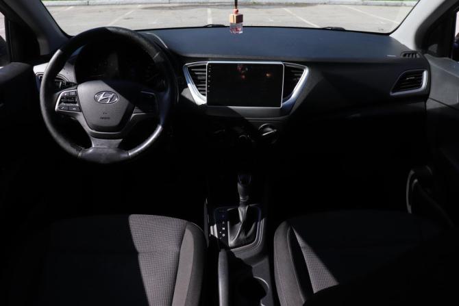 Hyundai Solaris II с пробегом 2018 года, цена 981 000 рублей, 184139 км, седан, Автокод Объявления