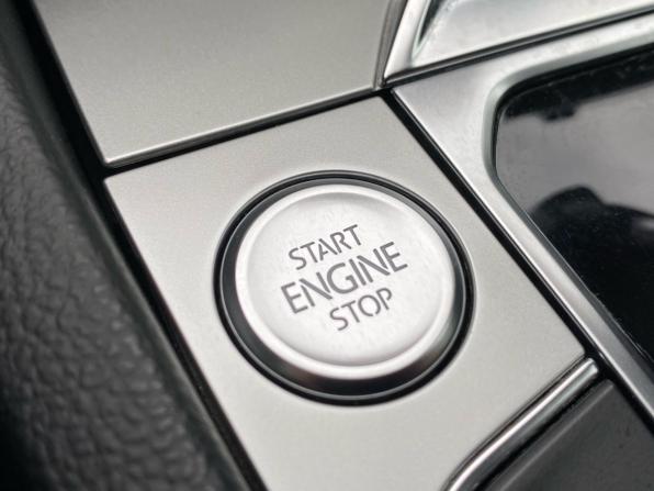 Volkswagen Passat B8 с пробегом 2019 года, цена 2 459 000 рублей, 60000 км, седан, Автокод Объявления