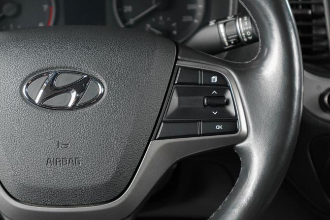 Hyundai Solaris II с пробегом 2018 года, цена 1 319 000 рублей, 149700 км, седан, Автокод Объявления