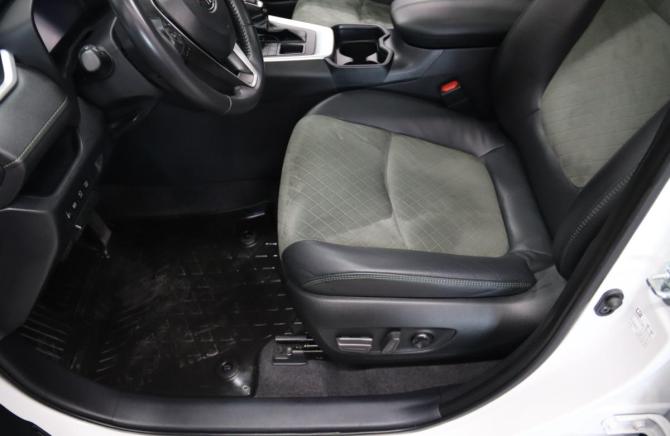 Toyota RAV4 V (XA50) с пробегом 2023 года, цена 3 795 950 рублей, 29864 км, внедорожник, Автокод Объявления
