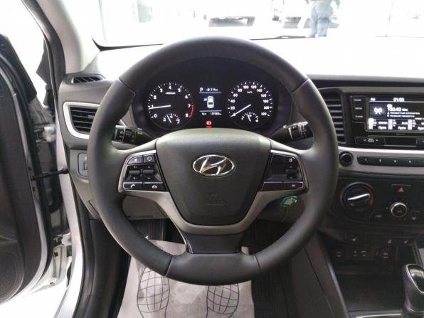 Hyundai Solaris II с пробегом 2018 года, цена 1 280 000 рублей, 137380 км, седан, Автокод Объявления