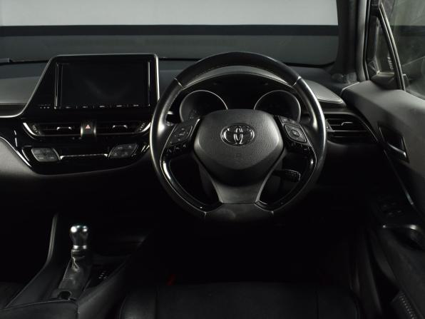 Toyota C-HR I с пробегом 2018 года, цена 2 174 995 рублей, 58582 км, внедорожник, Автокод Объявления