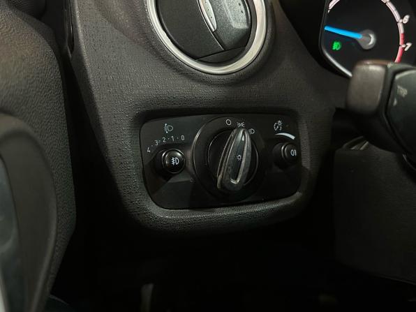 Ford Fiesta Mk6 Рестайлинг с пробегом 2015 года, цена 829 990 рублей, 106132 км, седан, Автокод Объявления