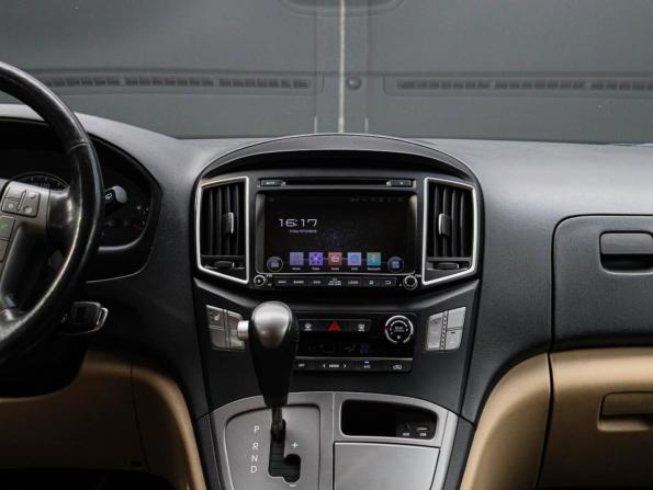 Hyundai H-1 II Рестайлинг с пробегом 2016 года, цена 2 420 000 рублей, 135362 км, минивэн, Автокод Объявления