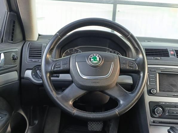 Skoda Octavia II (A5) Рестайлинг с пробегом 2010 года, цена 610 000 рублей, 263793 км, лифтбек, Автокод Объявления