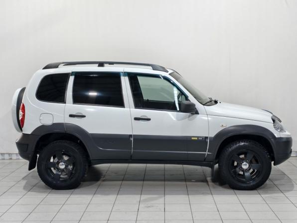 Chevrolet Niva I Рестайлинг с пробегом 2016 года, цена 685 000 рублей, 135073 км, внедорожник, Автокод Объявления