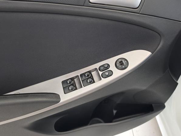 Hyundai Solaris I Рестайлинг с пробегом 2014 года, цена 949 000 рублей, 181874 км, седан, Автокод Объявления