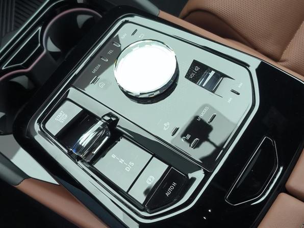 BMW 5 серии VIII (G60/G61/G68) с пробегом 2025 года, цена 9 500 000 рублей, 6541 км, седан, Автокод Объявления