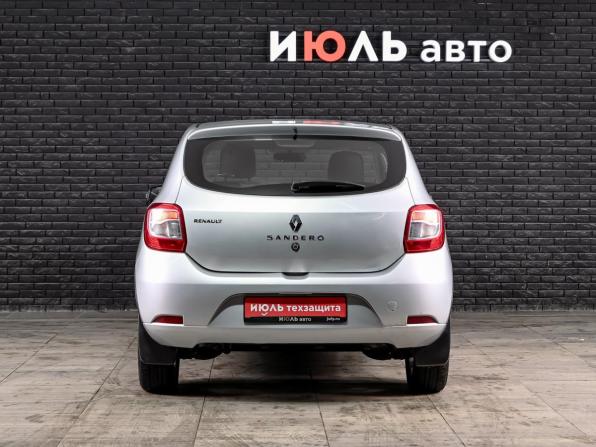 Renault Sandero II Рестайлинг с пробегом 2018 года, цена 990 000 рублей, 108830 км, хэтчбек, Автокод Объявления
