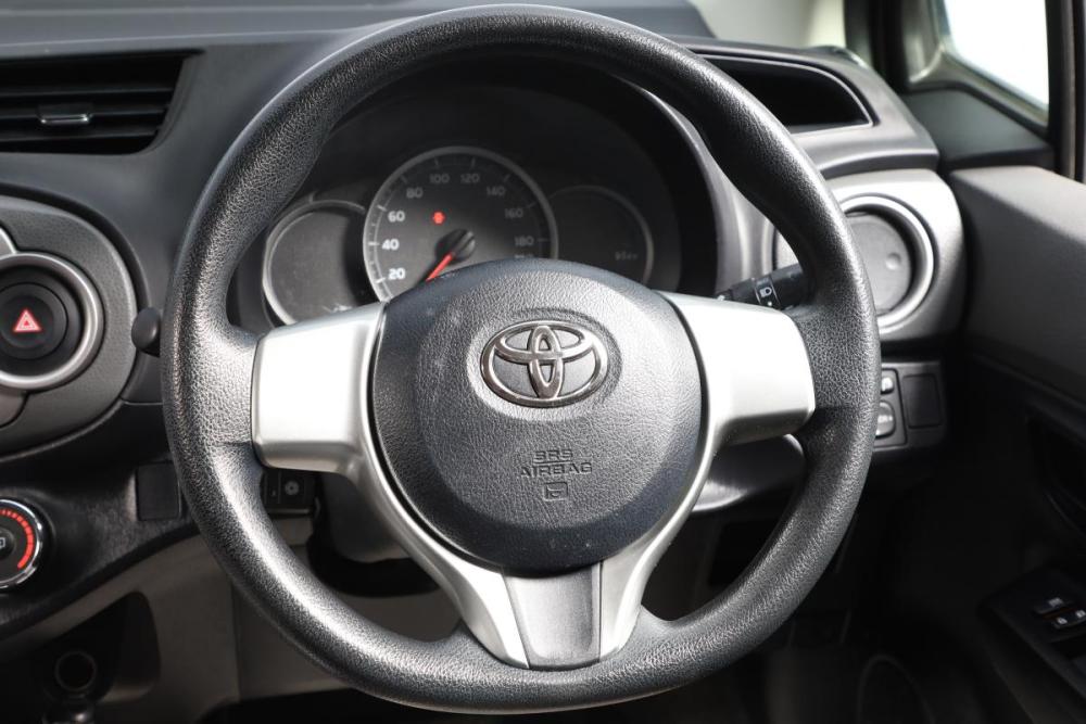 Toyota Vitz III (XP130) Новосибирск  - изображение 13