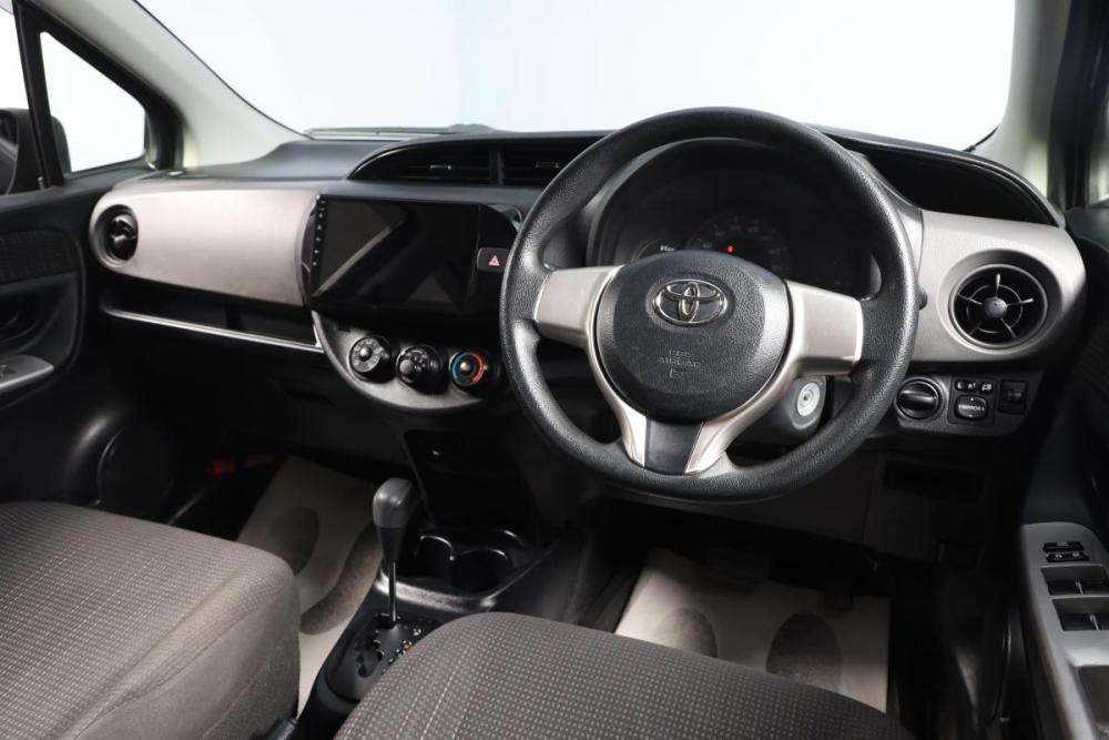 Toyota Vitz III (XP130) Новосибирск  - изображение 10