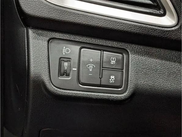 Hyundai Solaris II с пробегом 2017 года, цена 970 000 рублей, 201478 км, седан, Автокод Объявления