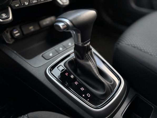Kia Rio IV Рестайлинг с пробегом 2020 года, цена 1 820 000 рублей, 41412 км, хэтчбек, Автокод Объявления