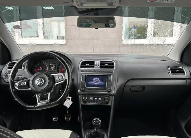 Volkswagen Polo V Рестайлинг с пробегом 2018 года, цена 1 410 000 рублей, 85900 км, седан, Автокод Объявления