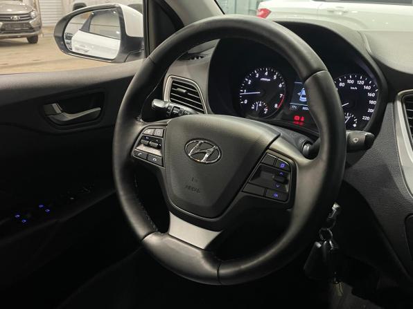 Hyundai Solaris II с пробегом 2017 года, цена 1 025 000 рублей, 88547 км, седан, Автокод Объявления