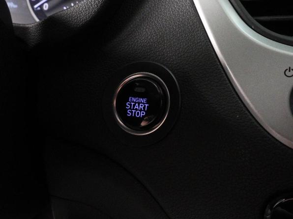 Hyundai Solaris II с пробегом 2017 года, цена 1 498 000 рублей, 116599 км, седан, Автокод Объявления