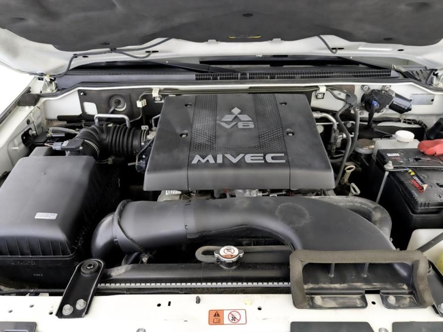 Mitsubishi Pajero IV Рестайлинг 2 Москва  - изображение 9