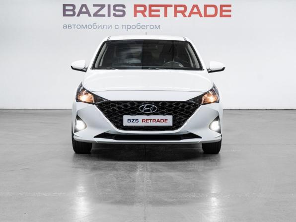 Hyundai Solaris II Рестайлинг с пробегом 2021 года, цена 1 360 000 рублей, 118900 км, седан, Автокод Объявления