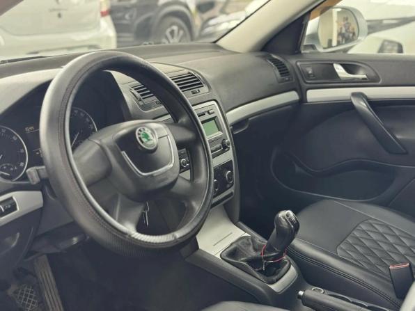 Skoda Octavia II (A5) Рестайлинг с пробегом 2011 года, цена 699 000 рублей, 238000 км, лифтбек, Автокод Объявления