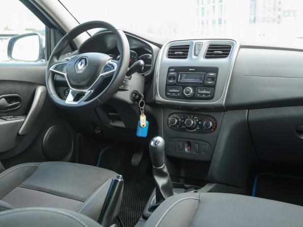 Renault Logan II Рестайлинг с пробегом 2019 года, цена 1 089 000 рублей, 105000 км, седан, Автокод Объявления